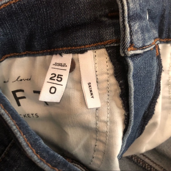 LOFT Let Down Hem pocket Skinny Jeans - Picture 4 of 6